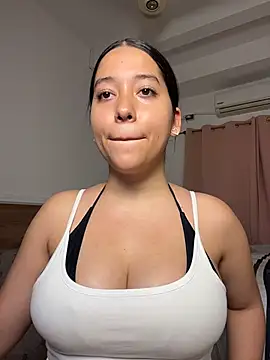 Snapshot of Nhefertary chatting on 04-15-26, 03:57 Nhefertary online show from 04-15-26, 03:57