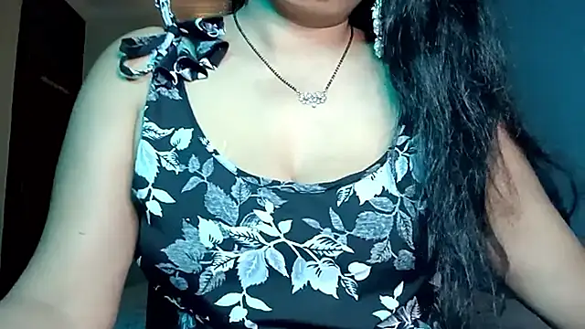 horny milf couple online show from 04-10-26, 04:44