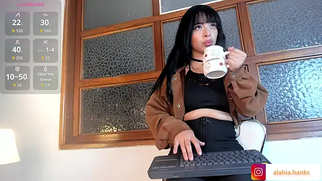 Snapshot of alahia_hank chatting on 01-10-26, 11:56 alahia hank online show from 01-10-26, 11:56