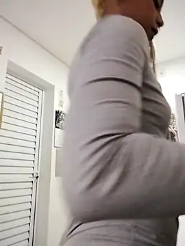 Helenoir online show from 05-30-26, 11:18