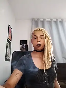 Snapshot of Helenoir chatting on 06-12-26, 07:57 Helenoir online show from 06-12-26, 07:57