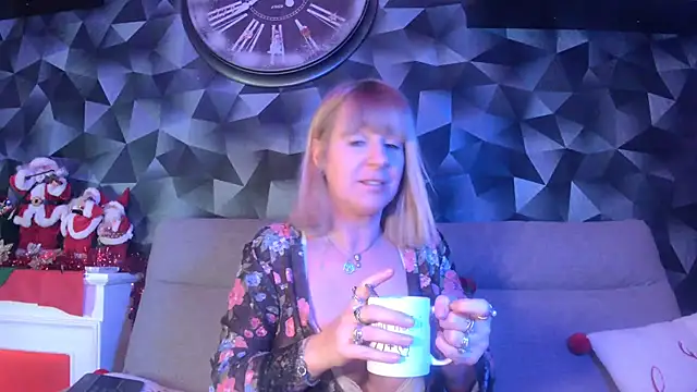 Delichieuse5 online show from 12-06-24, 08:40