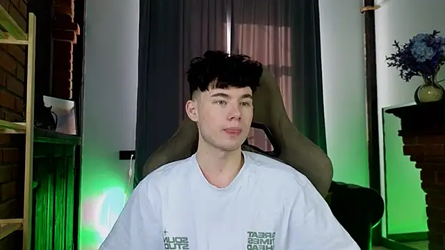 Cute Mike online show from 02-19-26, 05:58