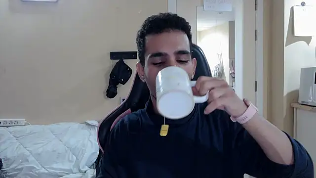 Snapshot of junokun22 chatting on 11-05-25, 07:03 junokun22 online show from 11-05-25, 07:03