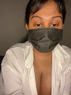 Monica  Bellucci   online show from 10-25-25, 04:13