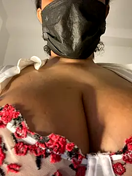 Monica  Bellucci   online show from 11-08-25, 10:37