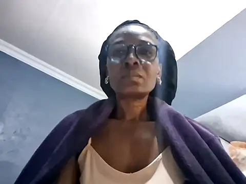 Snapshot of NaughtyCouga chatting on 06-12-26, 04:22 NaughtyCouga online show from 06-12-26, 04:22
