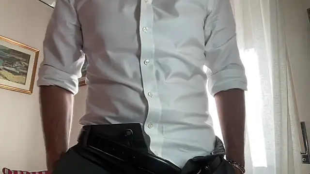 Snapshot of MarioDragon101_ chatting on 10-15-25, 01:22 MarioDragon101 online show from 10-15-25, 01:22