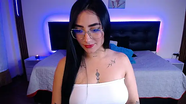Snapshot of SeleneMore chatting on 06-16-26, 11:07 SeleneMore online show from 06-16-26, 11:07