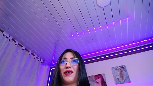 Snapshot of SeleneMore chatting on 06-18-26, 10:36 SeleneMore online show from 06-18-26, 10:36