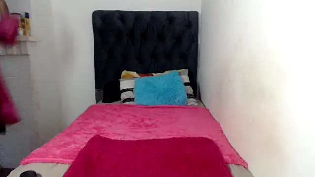 Snapshot of MissLola026 chatting on 01-14-26, 06:52 MissLola026 online show from 01-14-26, 06:52