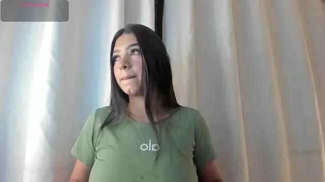 Snapshot of allisonpariss chatting on 03-28-26, 11:43 allisonpariss online show from 03-28-26, 11:43