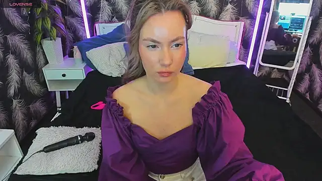  BellaClark online show from 05-17-26, 08:16
