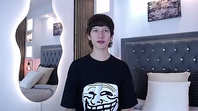 Snapshot of Emo_Boy_ chatting on 03-06-26, 08:05 Emo Boy online show from 03-06-26, 08:05