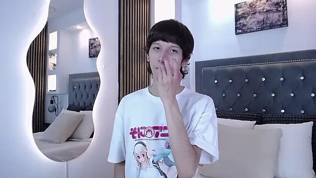 Snapshot of Emo_Boy_ chatting on 03-11-26, 08:37 Emo Boy online show from 03-11-26, 08:37