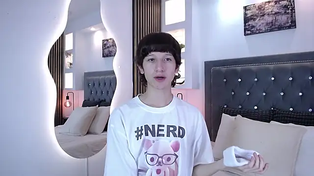 Snapshot of Emo_Boy_ chatting on 03-13-26, 08:15 Emo Boy online show from 03-13-26, 08:15