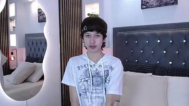 Snapshot of Emo_Boy_ chatting on 04-13-26, 08:25 Emo Boy online show from 04-13-26, 08:25