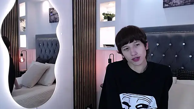 Snapshot of Emo_Boy_ chatting on 04-14-26, 08:15 Emo Boy online show from 04-14-26, 08:15