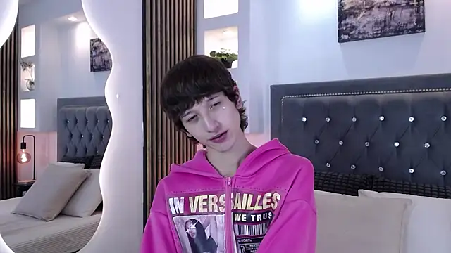 Snapshot of Emo_Boy_ chatting on 04-15-26, 08:31 Emo Boy online show from 04-15-26, 08:31