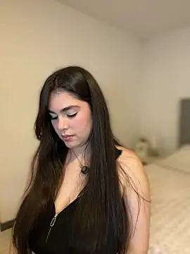 Snapshot of Isabella_LaRue chatting on 03-24-26, 11:10 Isabella LaRue online show from 03-24-26, 11:10