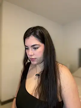 Snapshot of Isabella_LaRue chatting on 03-25-26, 11:27 Isabella LaRue online show from 03-25-26, 11:27