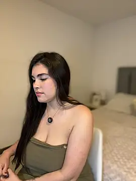 Snapshot of Isabella_LaRue chatting on 04-10-26, 03:01 Isabella LaRue online show from 04-10-26, 03:01