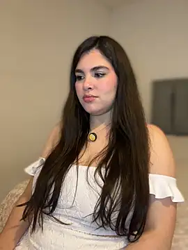 Snapshot of Isabella_LaRue chatting on 04-14-26, 02:50 Isabella LaRue online show from 04-14-26, 02:50