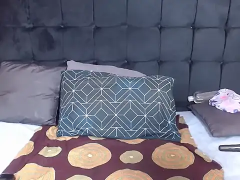 CaramelBootty online show from 11-18-25, 06:07