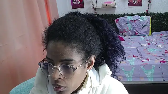 Snapshot of thianahorny chatting on 05-11-26, 01:17 thianahorny online show from 05-11-26, 01:17