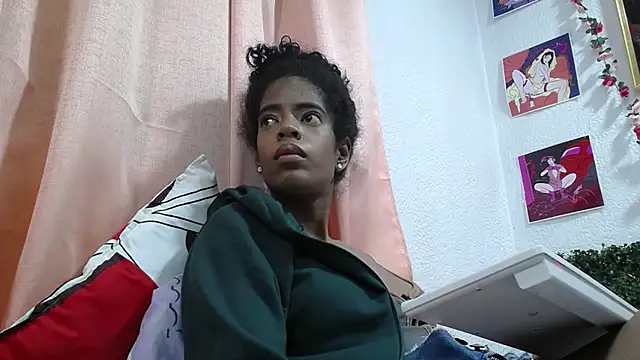 Snapshot of thianahorny chatting on 05-15-26, 01:23 thianahorny online show from 05-15-26, 01:23