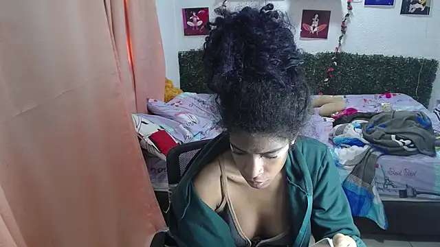 Snapshot of thianahorny chatting on 05-15-26, 01:29 thianahorny online show from 05-15-26, 01:29