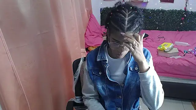 Snapshot of thianahorny chatting on 05-25-26, 12:22 thianahorny online show from 05-25-26, 12:22