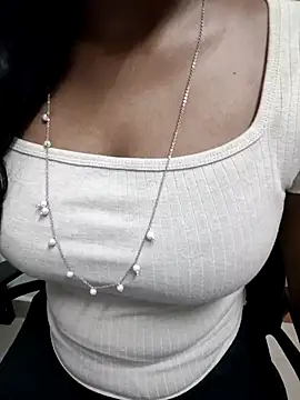 Snapshot of Tamilmallu-duskygirl03 chatting on 03-05-26, 01:40 Tamilmallu-duskygirl03 online show from 03-05-26, 01:40