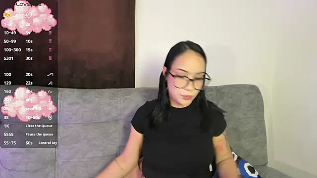 Kari Ruiz  online show from 04-17-26, 10:46