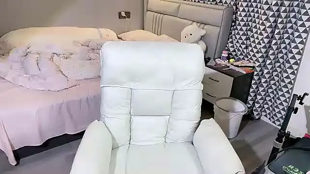 Snapshot of xiaoguaiss chatting on 04-14-26, 04:13 xiaoguaiss online show from 04-14-26, 04:13