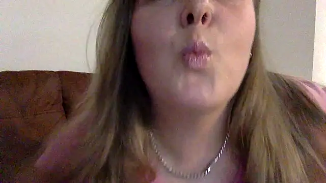 Snapshot of GoddessBarbiee chatting on 10-21-25, 05:02 GoddessBarbiee online show from 10-21-25, 05:02