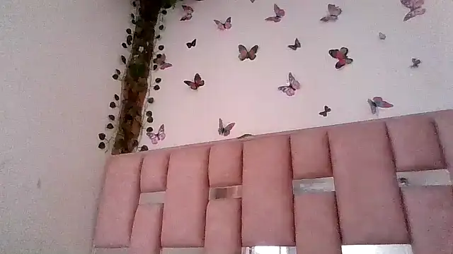 Snapshot of abby_moss_2 chatting on 06-18-26, 12:42 abby moss 2 online show from 06-18-26, 12:42
