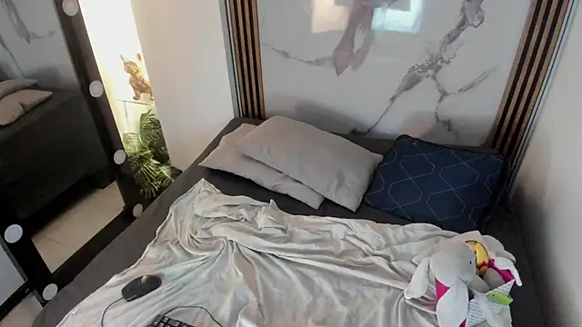 bubble  angel   online show from 04-04-26, 12:13