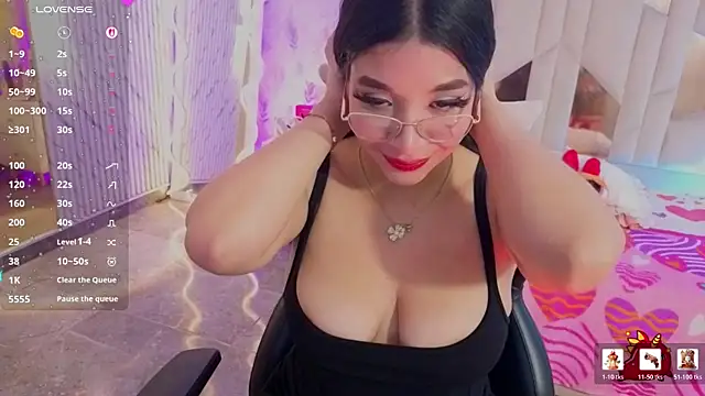 Snapshot of MARIANA_TAY1 chatting on 06-25-26, 05:12 MARIANA TAY1 online show from 06-25-26, 05:12