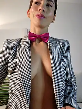 Snapshot of Alice_Barry chatting on 01-07-26, 02:14 Alice Barry online show from 01-07-26, 02:14