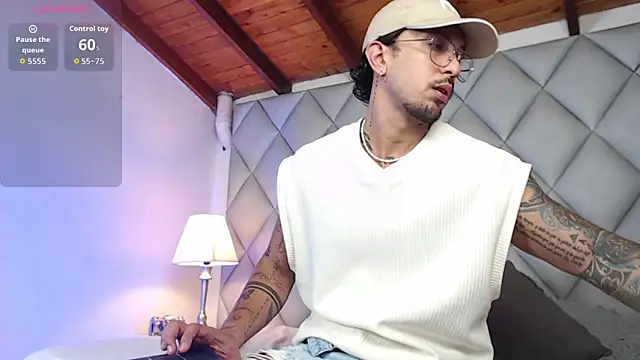 Snapshot of Liam_Espinoza chatting on 10-29-25, 07:59 Liam Espinoza online show from 10-29-25, 07:59