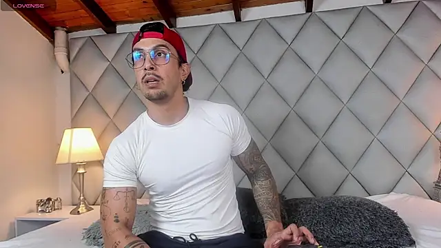 Snapshot of Liam_Espinoza chatting on 11-13-25, 07:35 Liam Espinoza online show from 11-13-25, 07:35