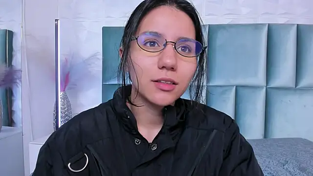 Snapshot of HollyPeach chatting on 06-29-26, 06:41 HollyPeach online show from 06-29-26, 06:41