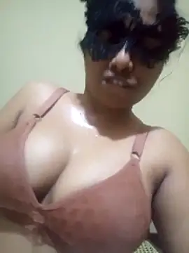 Expose Queen online show from 03-10-26, 04:12