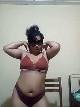 Expose Queen online show from 03-24-26, 05:40