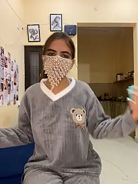 Snapshot of deepikaa_aroraa chatting on 01-11-26, 04:23 deepikaa aroraa online show from 01-11-26, 04:23