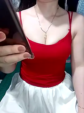Snapshot of LeanaLy chatting on 05-18-26, 11:38 LeanaLy online show from 05-18-26, 11:38