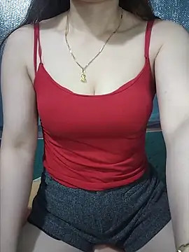 Snapshot of LeanaLy chatting on 05-28-26, 01:41 LeanaLy online show from 05-28-26, 01:41
