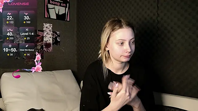 Fluffy Cloude online show from 05-17-26, 06:11