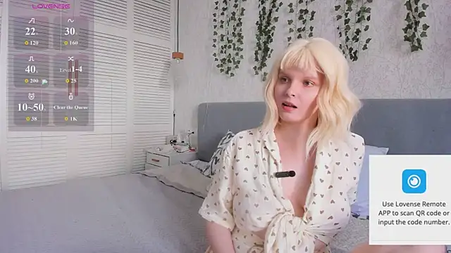 Snapshot of Stacy_Starr chatting on 07-17-26, 02:24 Stacy Starr online show from 07-17-26, 02:24